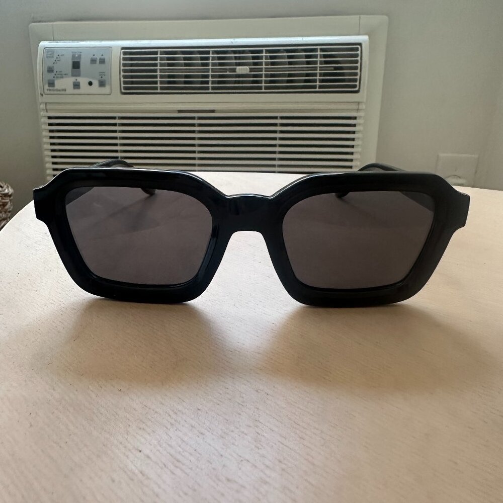 Meller Nayah Sunglasses in All Black